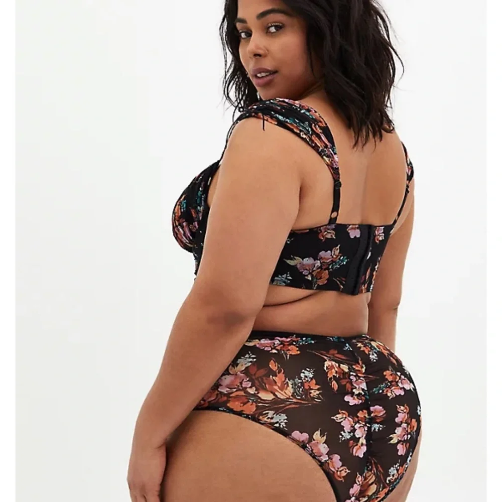 NWT Torrid Black Floral Mesh Drawstring Cap Sleeve Longline Bralette - Picture 5 of 11